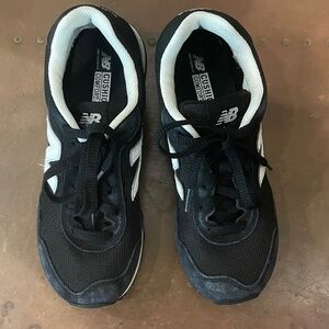 New Balance 515 Women's Black and White Sneakers